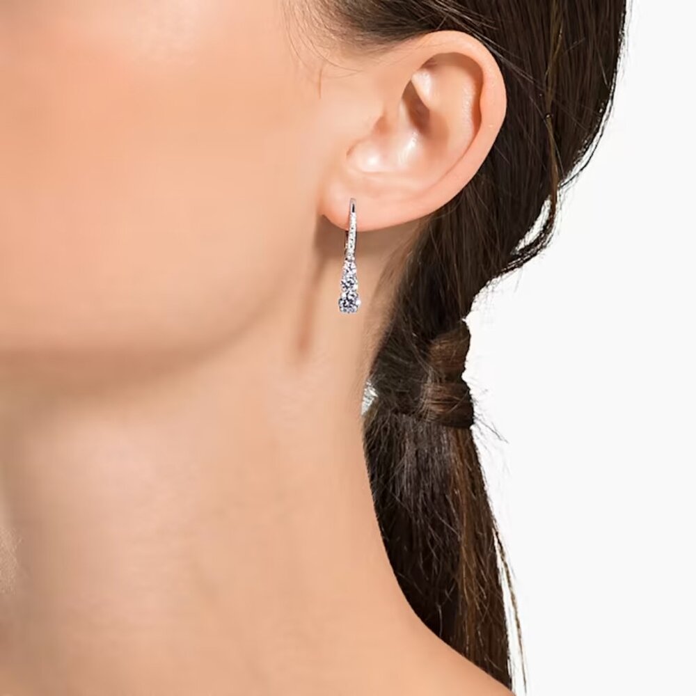 Swarovski Stilla Attract hoop earrings Round cut, White, Rhodium plated - Picture 2 of 11